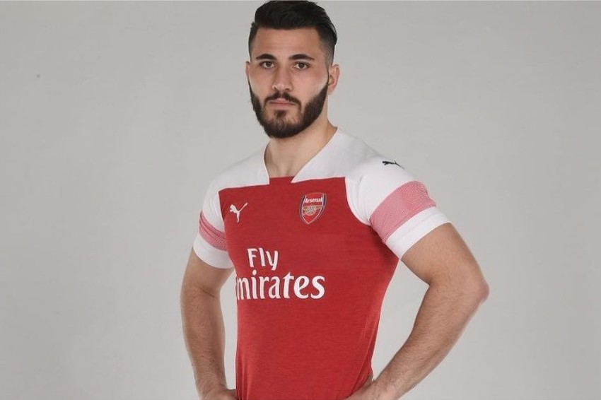 Kolašinac na predstavljanju novog dresa Arsenala napravio nevjerovatan gaf