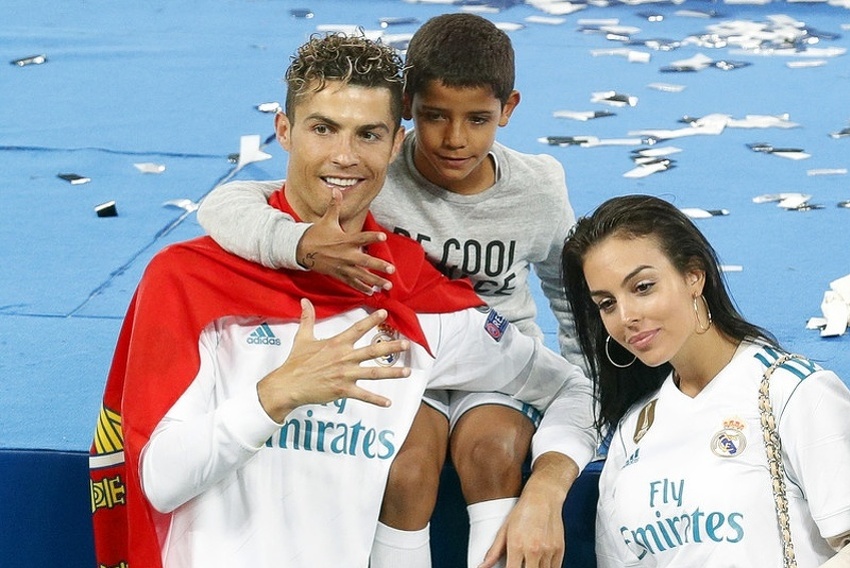 Ronaldo s porodicom (Foto: EPA-EFE)