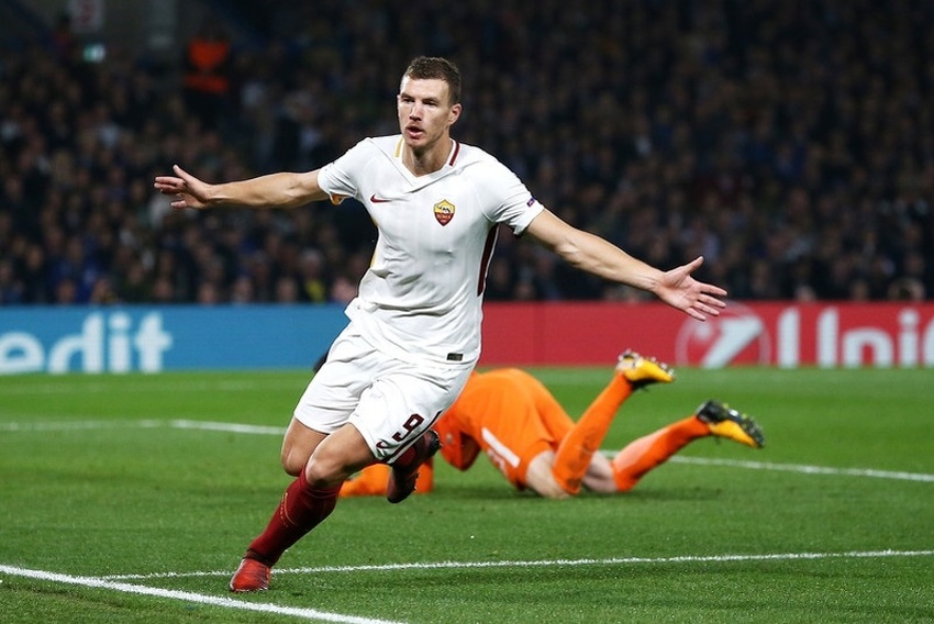 Edin Džeko slavi pogodak protiv Chelseaja (Foto: EPA-EFE)