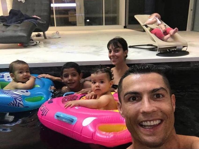 Cristiano Ronaldo s porodicom puni baterije za Svjetsko prvenstvo