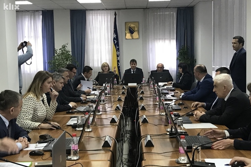 Utvrđen prijedlog zakona kojim se plaća do 700 KM u FBiH neće oporezivati