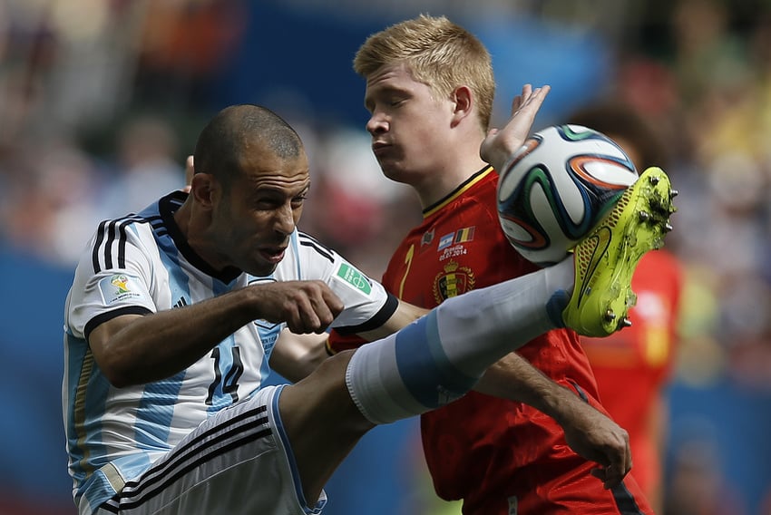 Mascherano i De Bruyne (Foto: AFP)