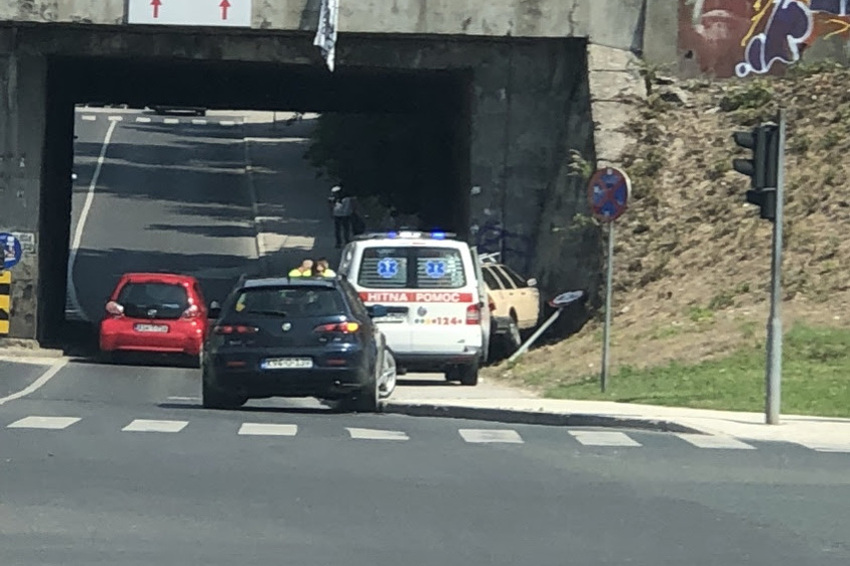 Sarajevo: Vozaču pozlilo, automobilom udario u betonski zid na Pofalićima
