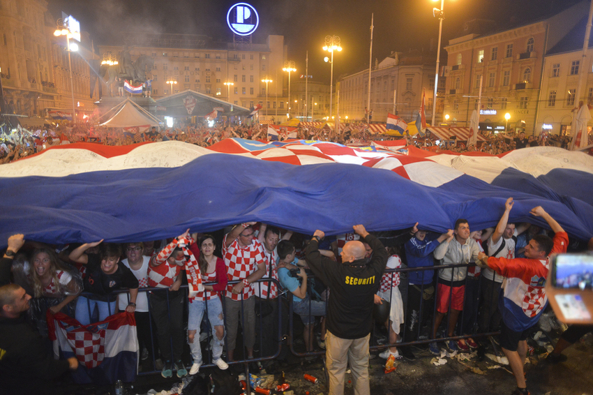 Trg bana Jelačića u Zagrebu je centralno okupljalište navijača Hrvatske