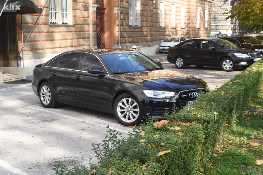 Službeni parking Predsjedništva BiH (Foto: K. S./Klix.ba)