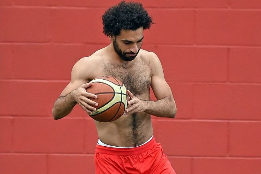 Salah pokušao igrati košarku pa sve nasmijao urnebesnim potezima