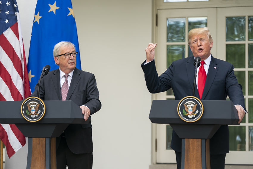 Juncker postigao dogovor s Trumpom: Nema carina na uvozne automobile