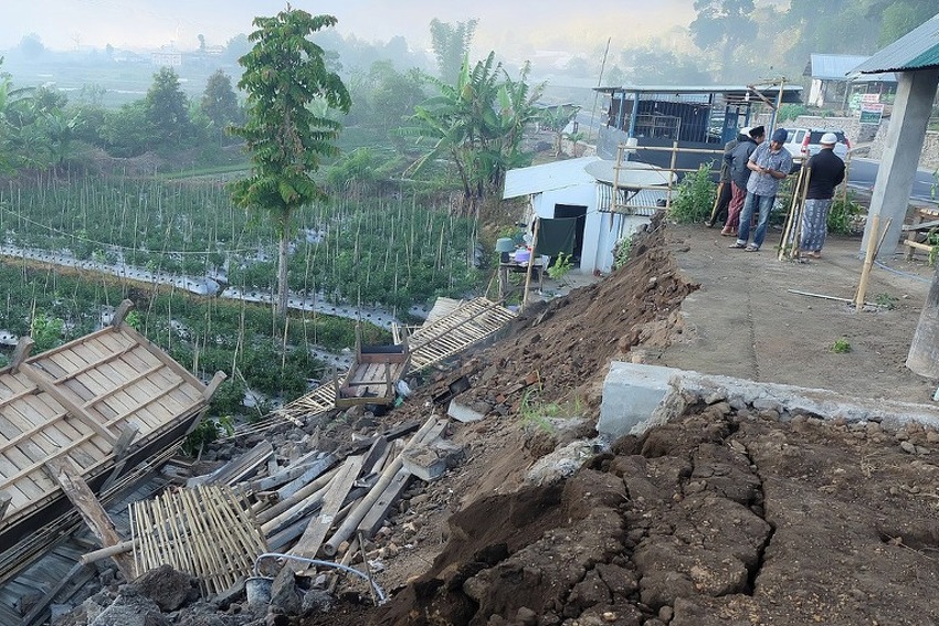 Rezultat slika za SnaÅ¾an zemljotres pogodio Indoneziju