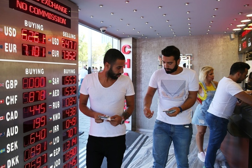 Turska lira neznatno je ojačala, ministar finansija danas se obraća investitorima