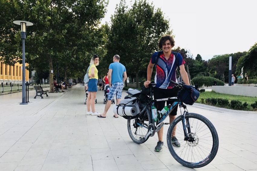 Iz Cazina u Mostar za Bajram: Armin NadareviÄ na biciklu obilazi Bosnu i Hercegovinu