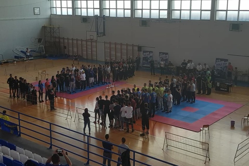 Detalj s ceremonije otvaranja turnira u Odžaku (Foto: Facebook/KBS "Radnicki" Lukavac)