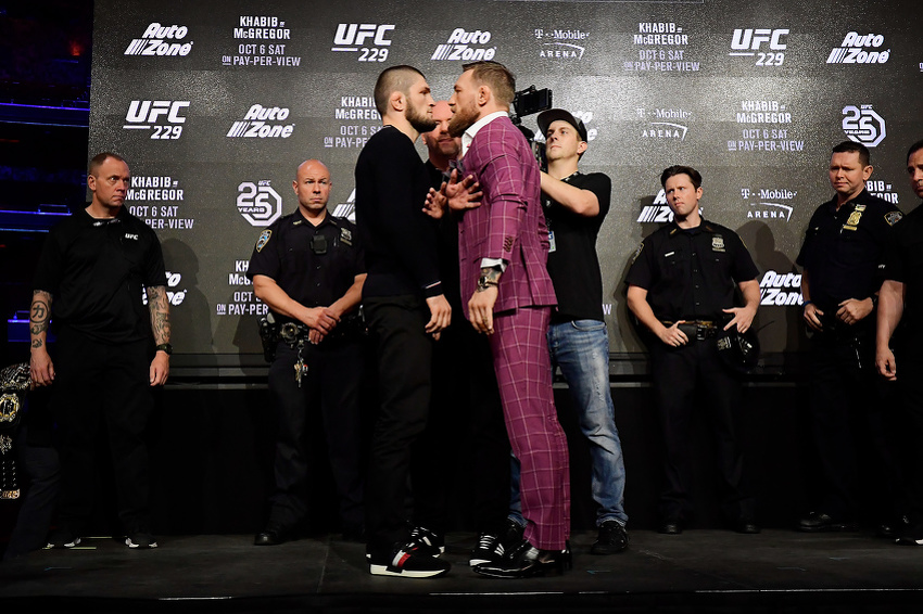 Suočili se McGregor i Khabib: Irac pio viski, brbljao i vrijeđao protivnika