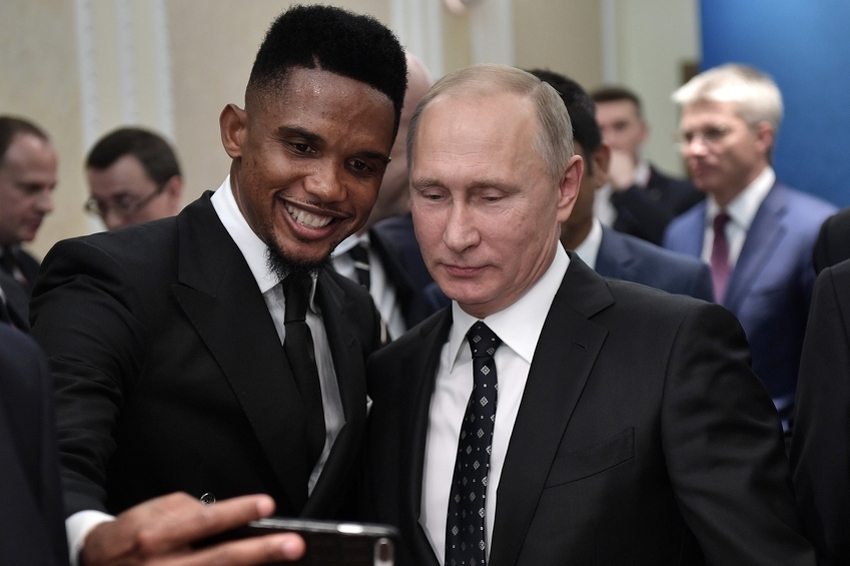 Samuel Eto'o sa Vladimirom Putinom (Foto: EPA-EFE)