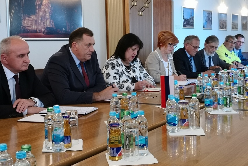 Dodik na sastanku s predstavnicima rafinerije (Foto: E. M./Klix.ba)