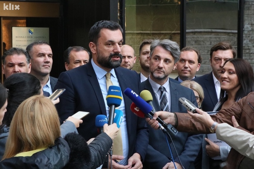 Å estorka u Sarajevu dogovorila: Edin Forto premijer, Elmedin KonakoviÄ predsjedavajuÄi SkupÅ¡tine