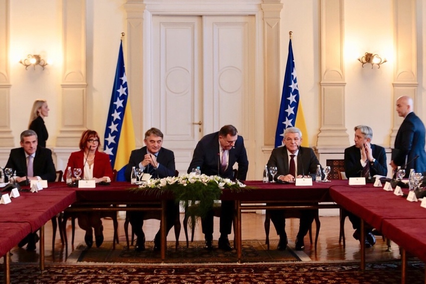 Dodik zbog nepostavljene zastave RS-a napustio sastanak s delegacijom PIC-a u Predsjedništvu BiH B_181205025