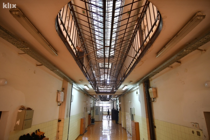 OsuÄenike iz Sarajeva Äe zbog prebukiranosti prebaciti u Ustikolinu i BusovaÄu