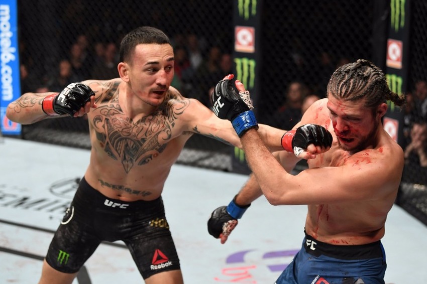 Holloway u napadu na Ortegu (Foto: Twitter/UFC)