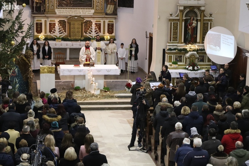 Detalj s ponoćke u Zenici (Foto: E. M./Klix.ba)