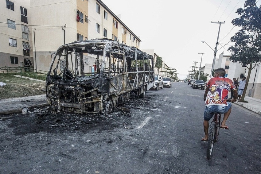 Kriminalne bande spalile  autobuse, trgovine i banke kao odgovor na strožije  zatvorske mjere (Foto: EPA-EFE)