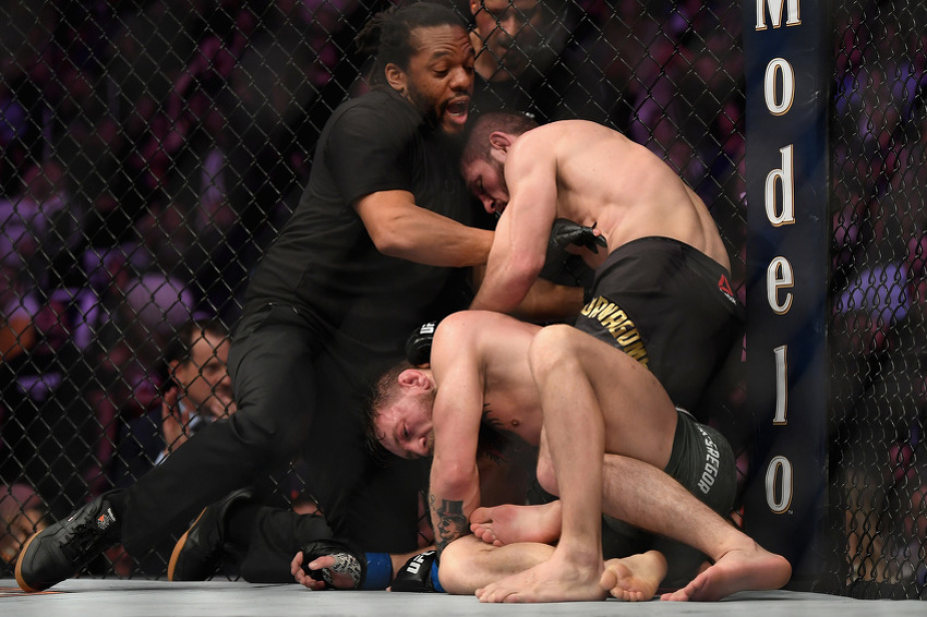Detalj s borbe između McGregora i Nurmagomedova (Foto: AFP)