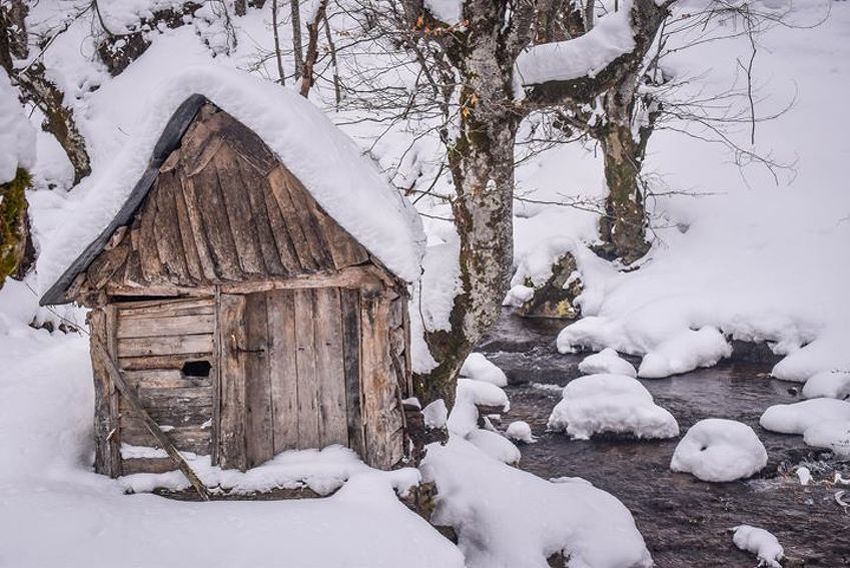 Stara vodenica u Prozoru pod snijegom čuva tajne stare više od stotinu godina