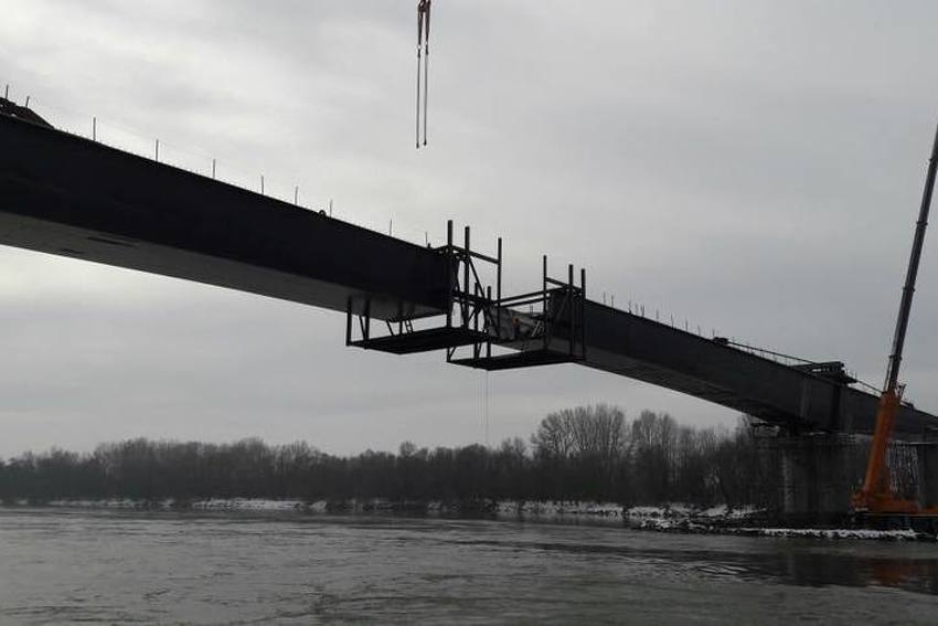 b_190201035.jpg