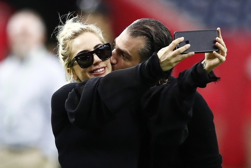 Lady Gaga i Christian Carino prekinuli zaruke