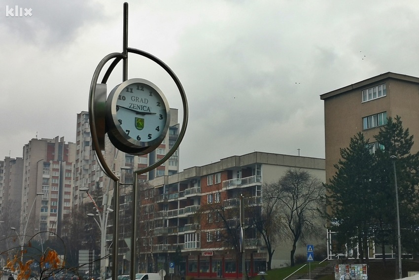 Novi sat kod Robne kuće "Bosanka" (Foto: E. M./Klix.ba)