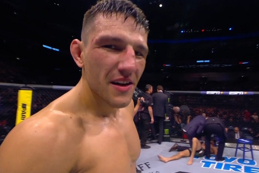 Bosanski bombarder brutalno prebio Marca Reyesa za treÄu UFC pobjedu