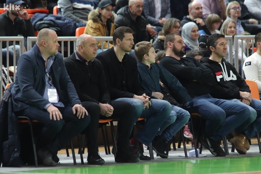 Mirza Teletović posmatra utakmicu u Zenici (Foto: E. M./Klix.ba)