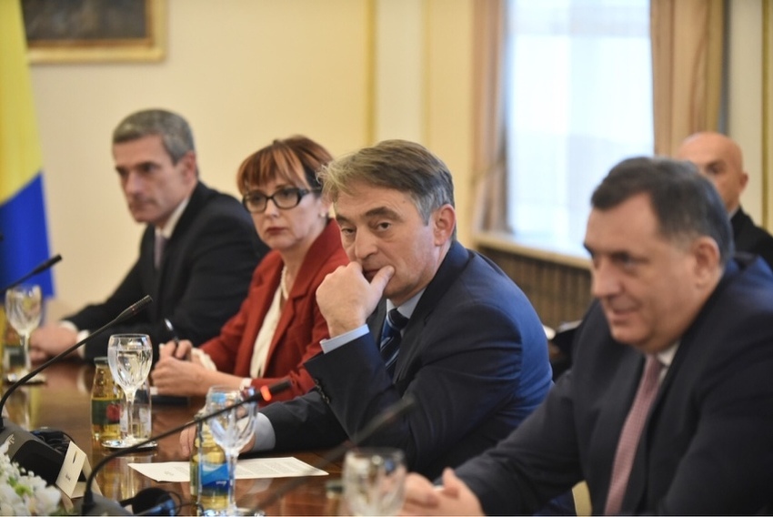 Komšić i Dodik odbijaju javno objaviti imena zaposlenih savjetnika