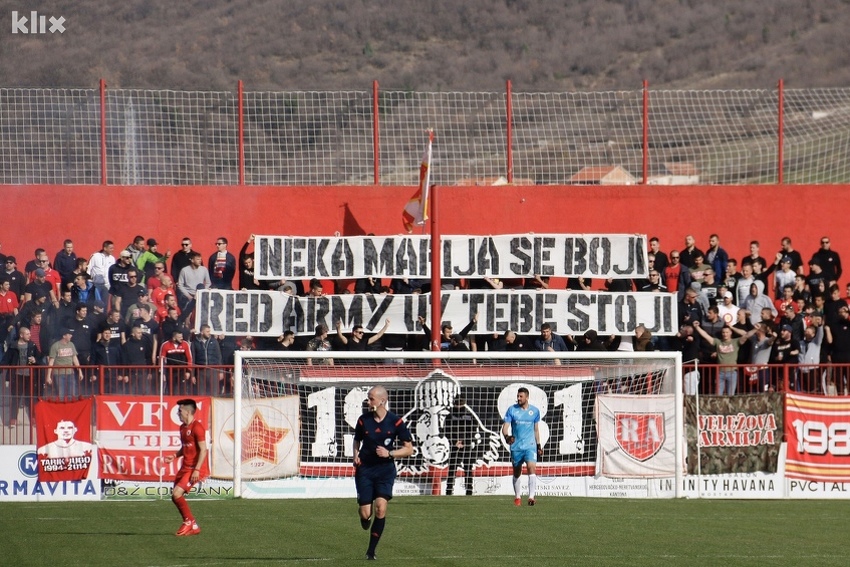 Transparent na utakmici Velež - Jedinstvo (Foto: R. D./Klix.ba)