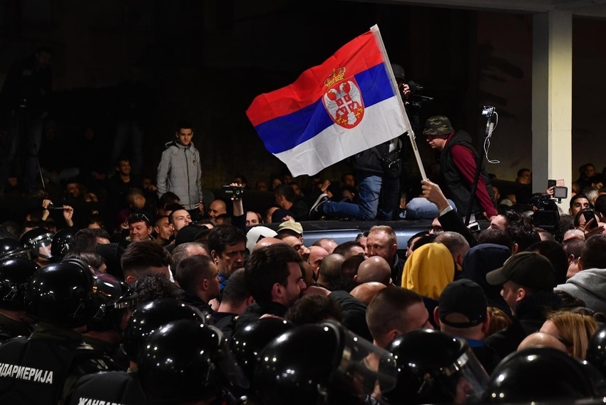 Srbija: Građani upali u zgradu državne televizije, u nedjelju idu pred Predsjedništvo Srbije