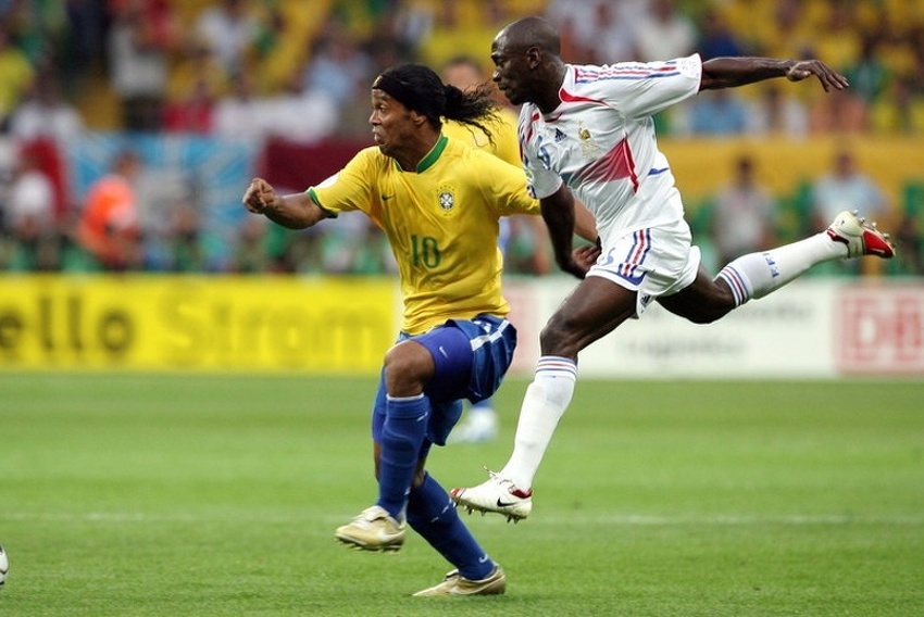 Ronaldinho i Makelele u duelu (Foto: EPA-EFE)