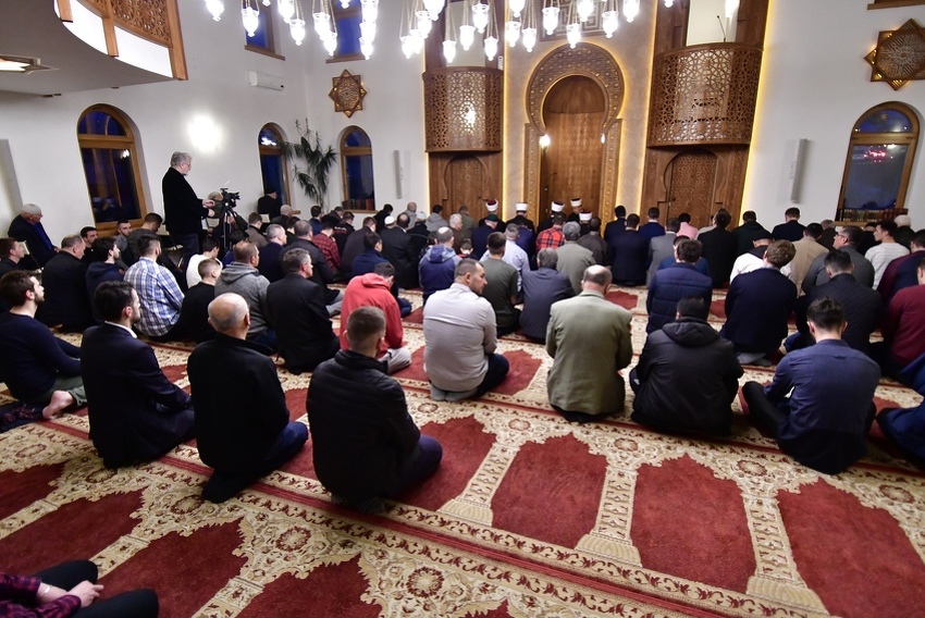 Muslimani u BiH i širom svijeta dočekali mubarek noć Lejletu-l-Miradž