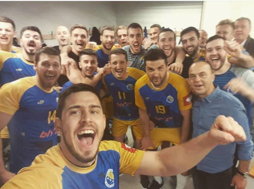 Pobjednički selfie bh. rukometaša (Foto: Facebook)