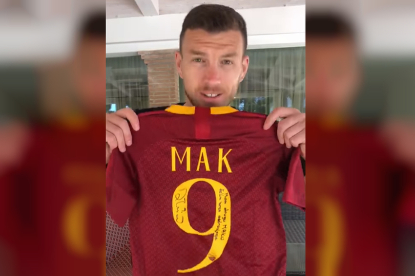 Rezultat slika za Džeko napravio dres Rome za oboljelog Maka: Da se igraš sa drugovima kada se oporaviš
