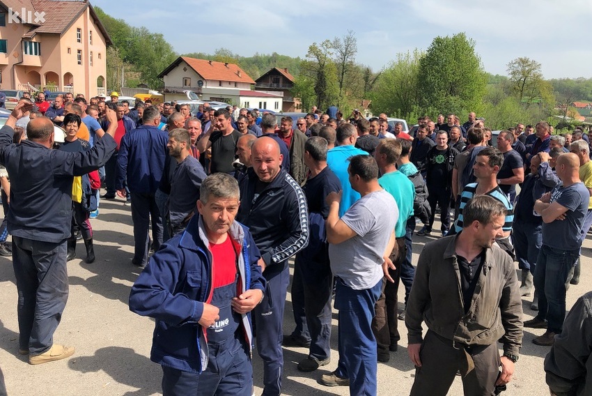 Detalj s jučerašnjeg protesta rudara u Banovićima (Foto: A. K./Klix.ba)