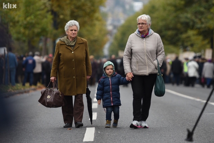 Rezultat slika za Penzioneri u FBiH koji primaju najniÅ¾u penziju danas Äe biti obradovani sa dodatnih 12,5 KM