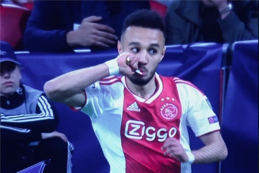 Rezultat slika za Ziyech i Mazraoui iftarili tokom utakmice protiv Tottenhama