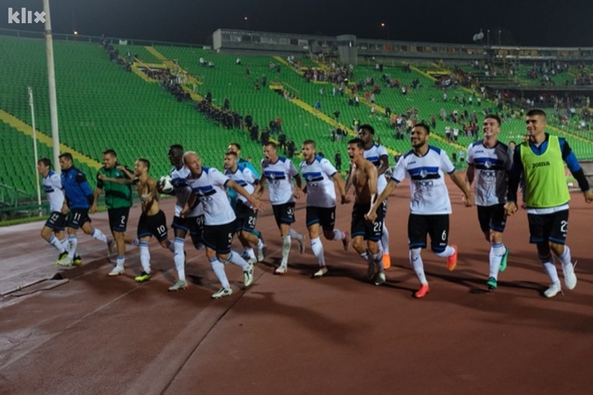 Slavlje igrača Atalante nakon pobjede protiv Sarajeva na stadionu Koševo (Foto: Arhiv/Klix.ba)