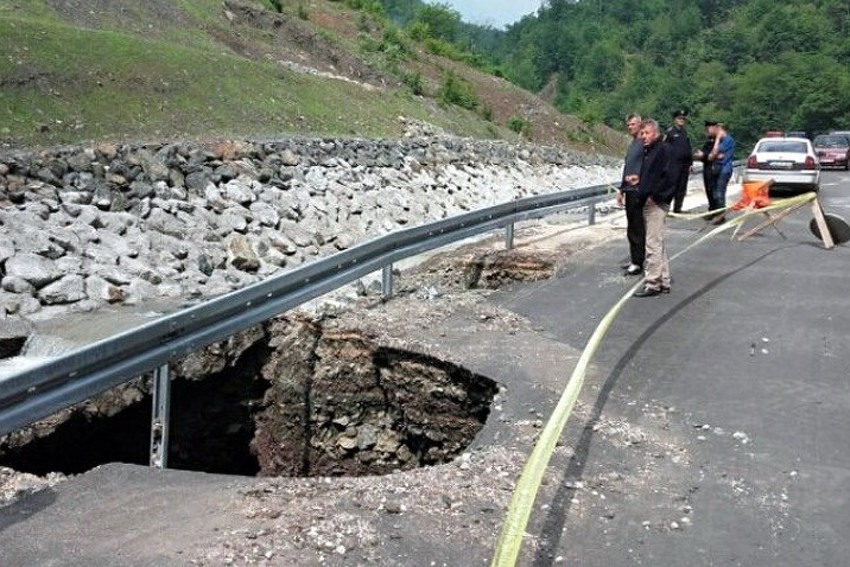 Oštećen put u mjestu Bistričak