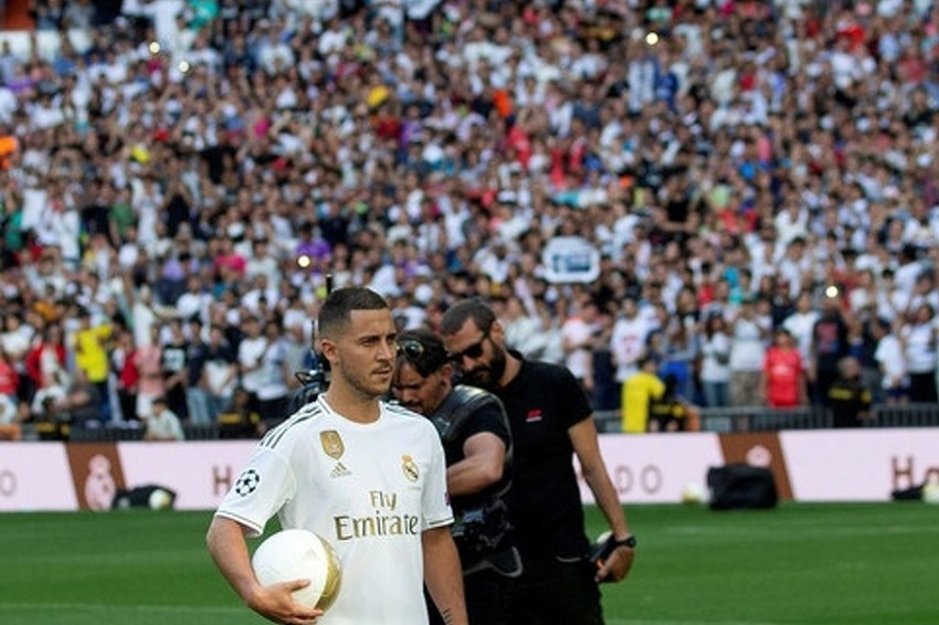 Eden Hazard pred navijačima Real Madrida (Foto: EPA-EFE)