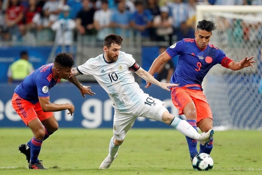 Messi i Falcao u duelu (Foto: EPA-EFE)