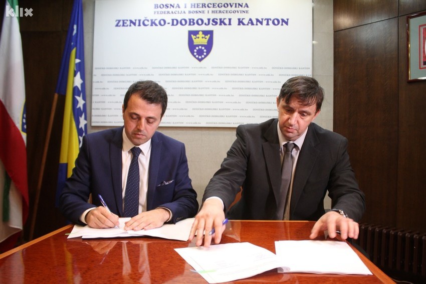 Detalj s potpisivanja ugovora u Vladi ZDK (Foto: E. M./Klix.ba)