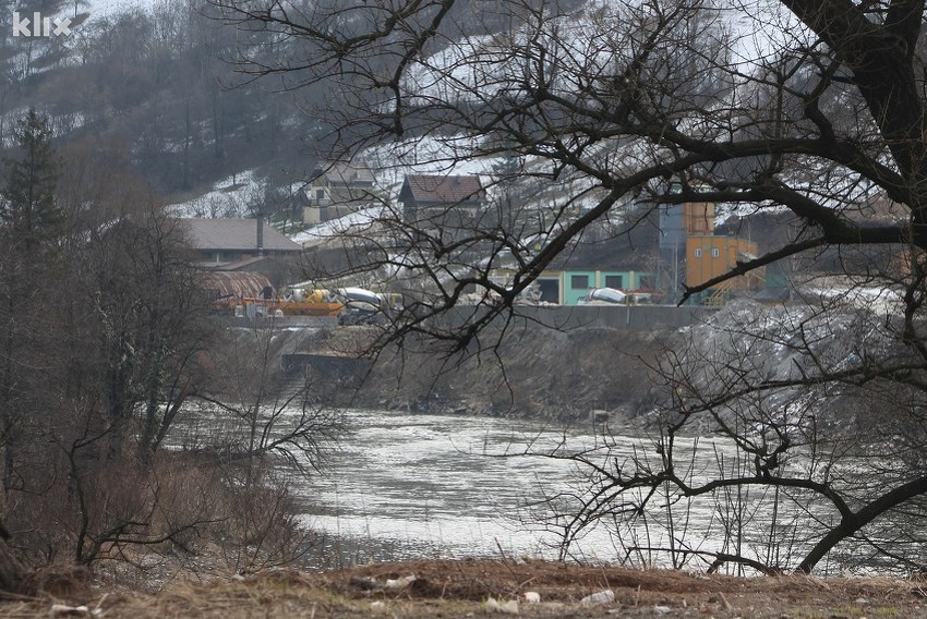 U mjestu Ponirak kod Zenice u rijeci Bosni uočeno tijelo muškarca