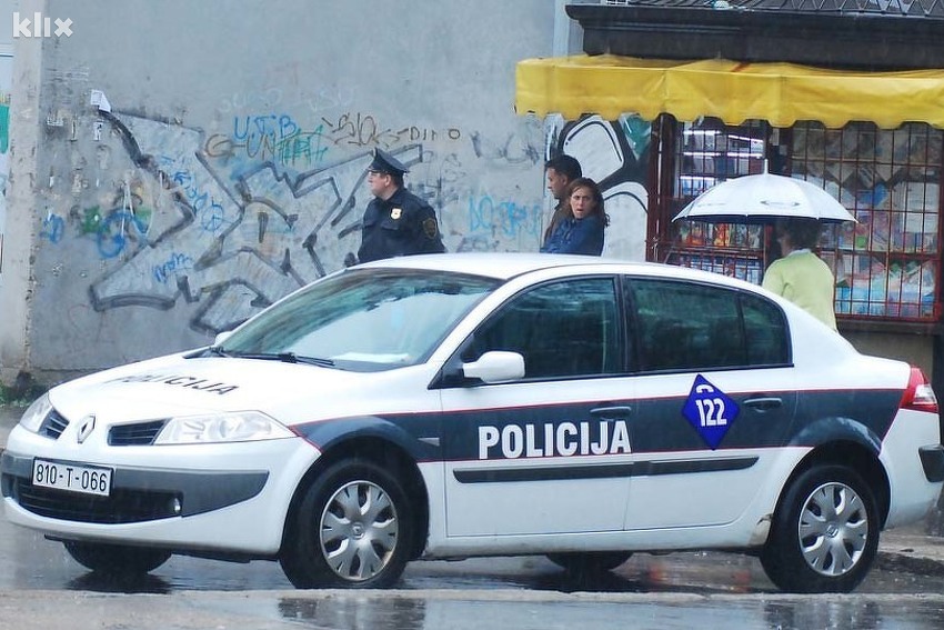 Motociklista teško povrijeđen u saobraćajnoj nesreći u Tuzli