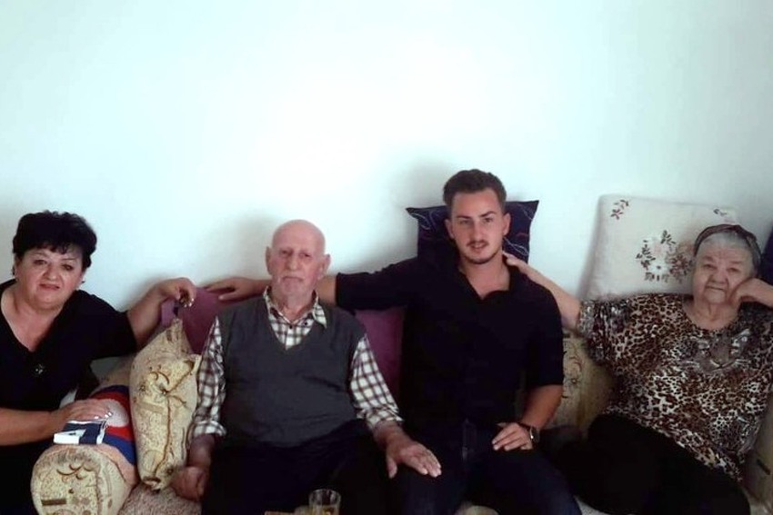 Dedo Harnaga i nana Hatidža s unukom i praunukom