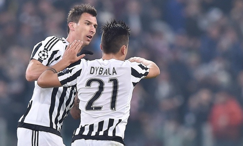 Mario Mandžukić i Paulo Dybala (Foto: EPA-EFE)